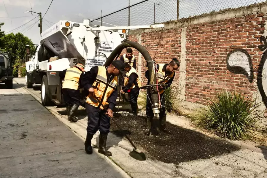 El Gobierno de AtizapanDeZaragoza dio inicio al Programa de Bacheo jpg