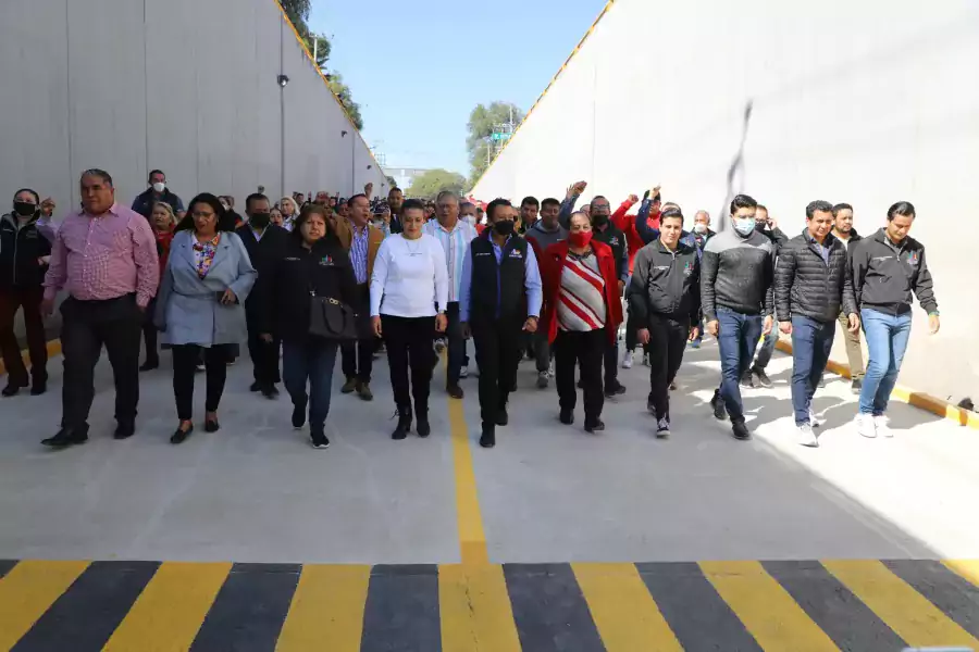 El presidente municipal Aldo Ledezma acompanado de los integrantes del jpg