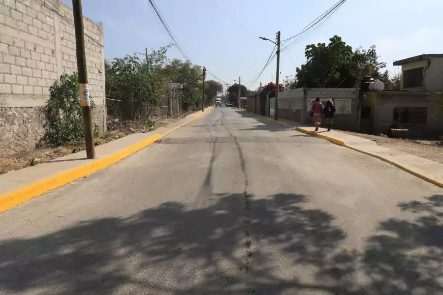 En complemento a la obra de pavimentacion de la calle jpg