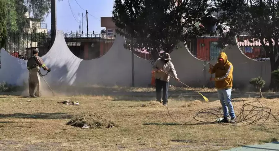 En el Parque de Villas de Cuautitlan personal de Servicios jpg