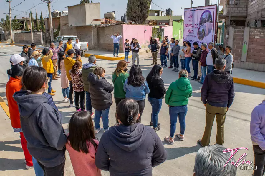 Entrega de obra Pavimentacion con concreto asfaltico en calle camino jpg