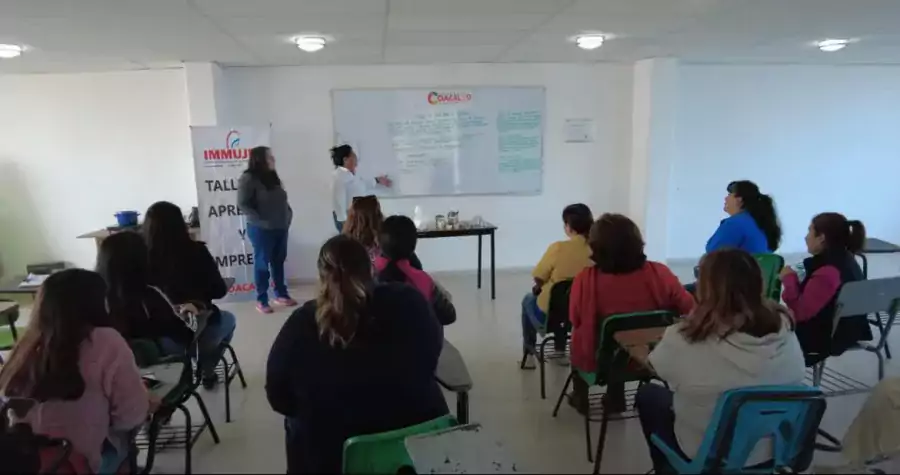 Iniciamos la semana en el taller AprendeYEmprende con la elaboracion jpg