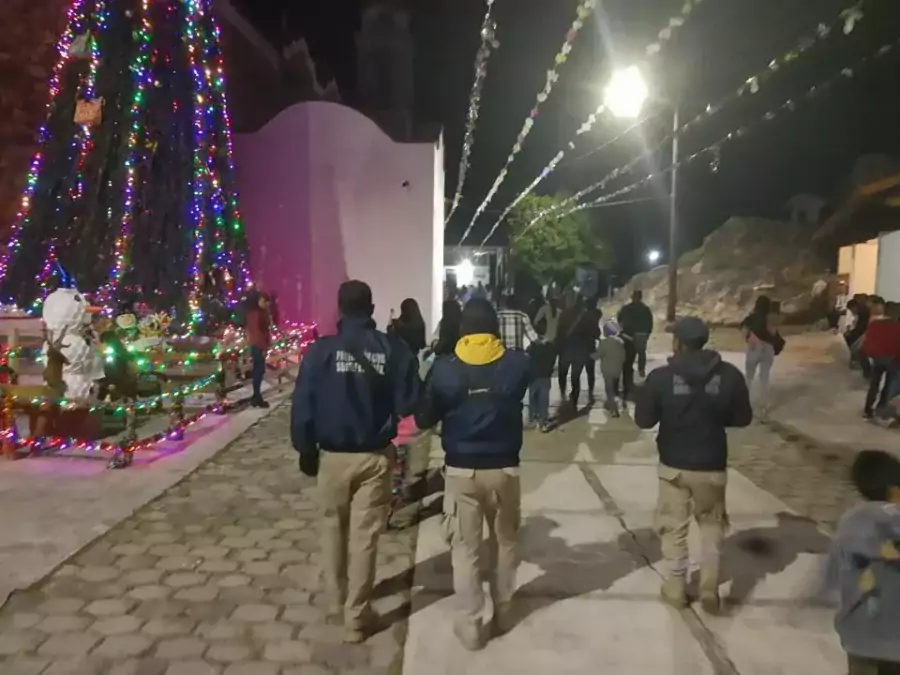 Proteccion Civil y Bomberos de Sultepec cubriendo las festividades del jpg