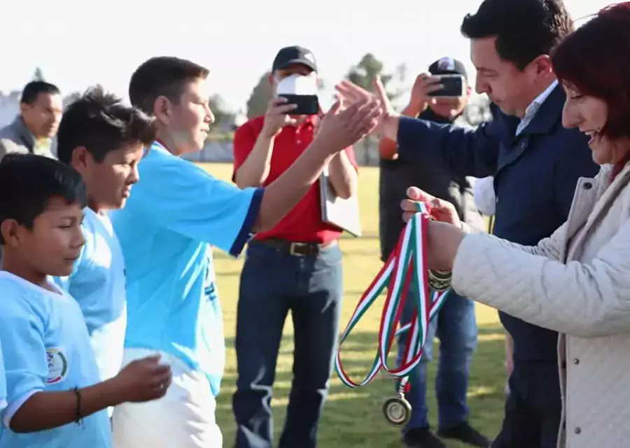 Se llevo a cabo la final de futbol nivel primarias jpg