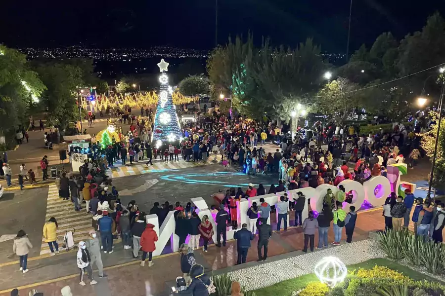 ¡La navidad llego a Jocotitlan El Presidente Municipal Jesus Cedillo jpg