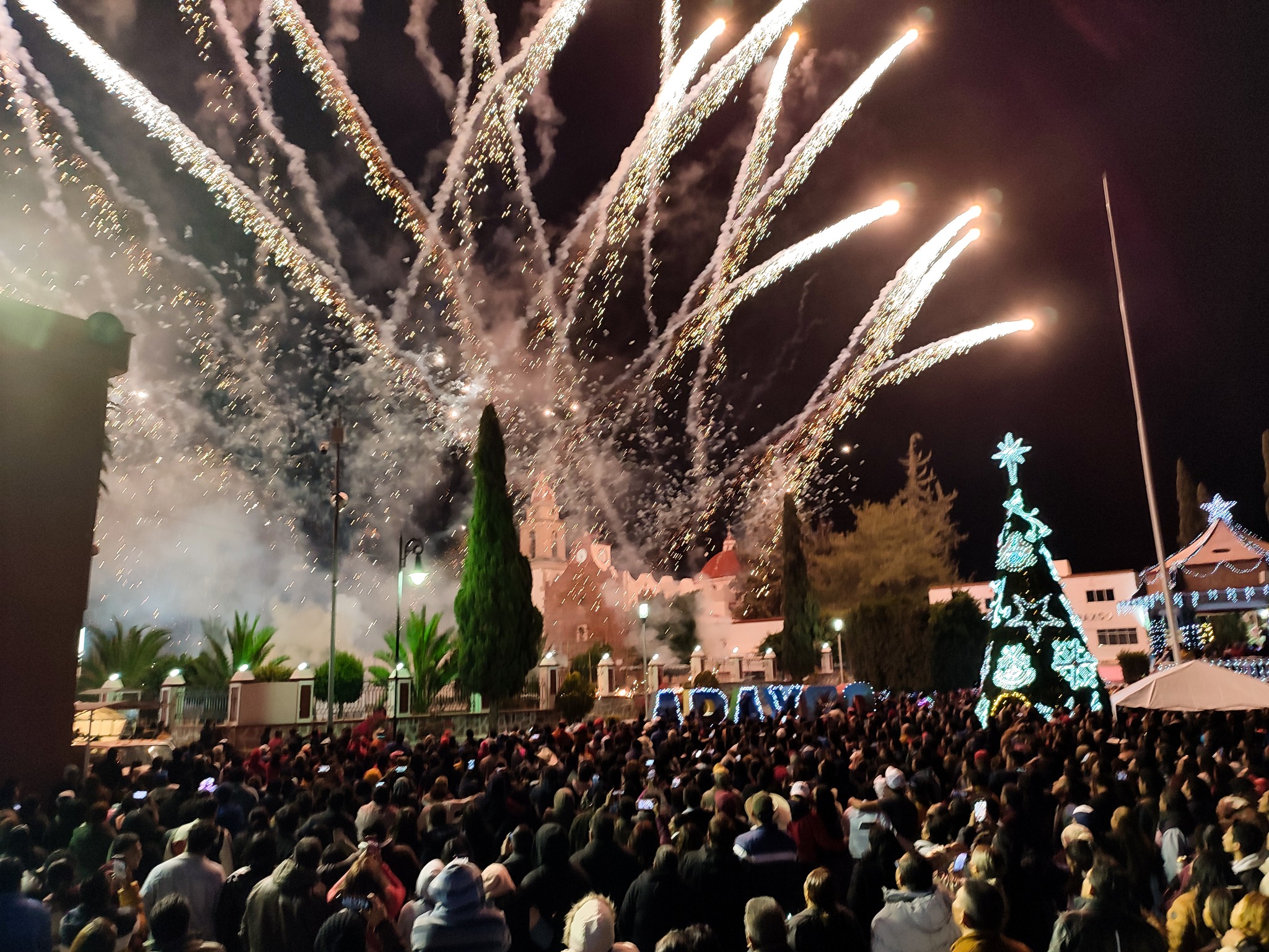 1672688850 201 RECIBIMOS EL ANO NUEVO CON FERIA MUSICA PIROTECNIA Y BAILE