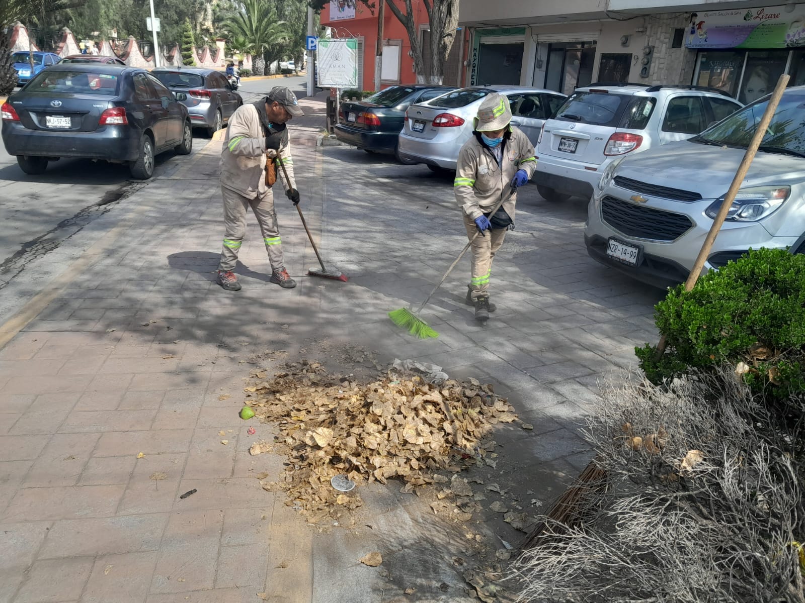 1672693715 868 Mantenimiento y limpieza en la Plaza Porfirio Diaz y Antigua