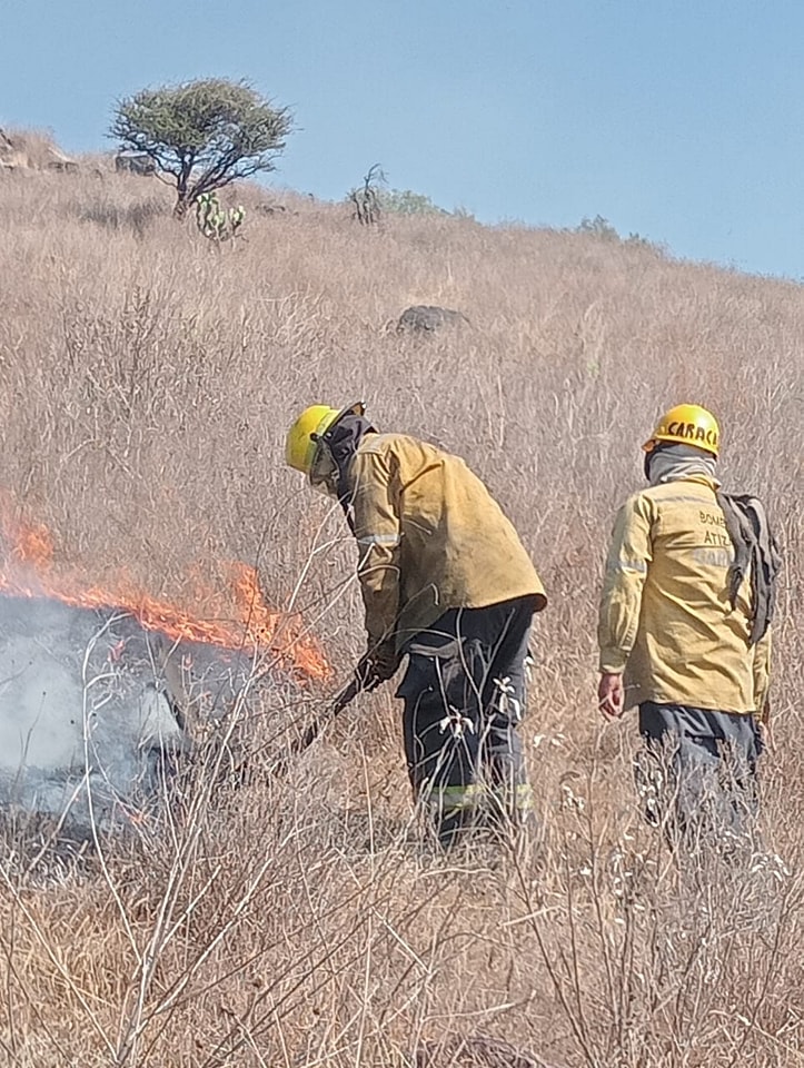 1672865874 284 Elementos del equipo de Bomberos de AtizapanDeZaragoza trabajan para sofocar