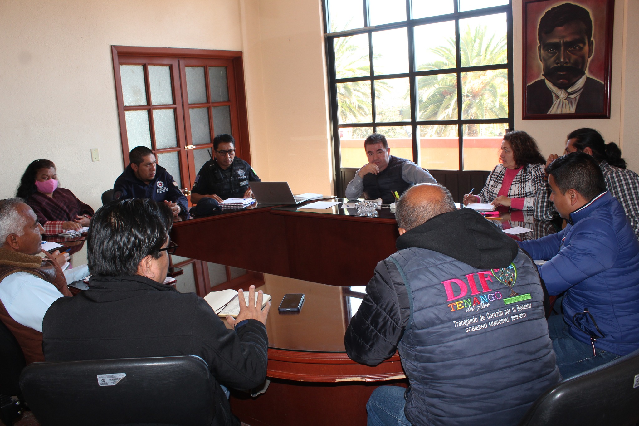 1672952072 811 El Presidente Municipal Arq Roberto Avila Ventura junto con directores