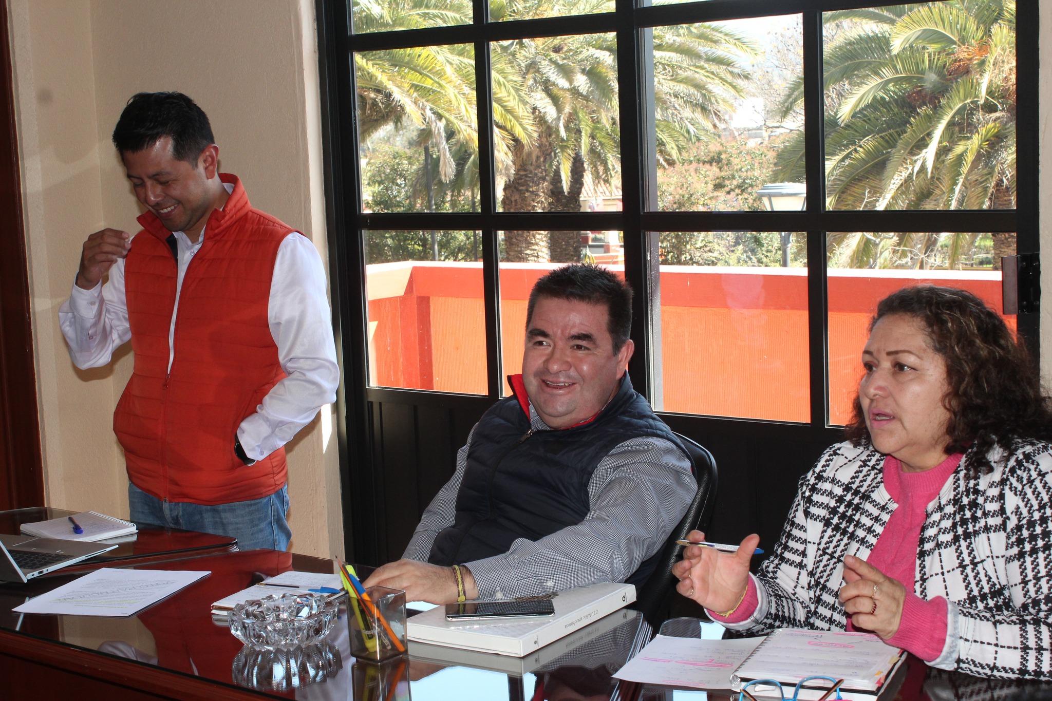 1672952073 384 El Presidente Municipal Arq Roberto Avila Ventura junto con directores