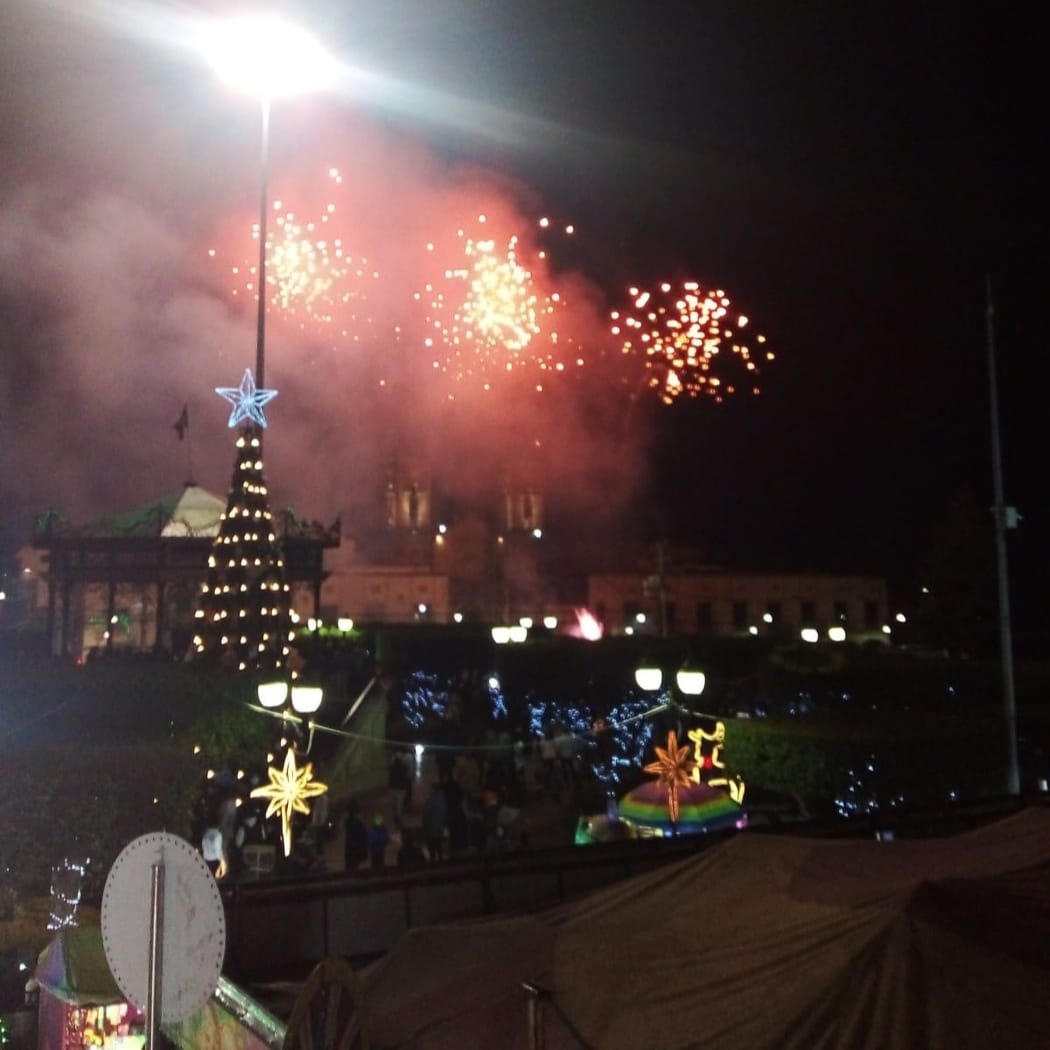 1673095305 362 Asi se vive la quema del tradicional castillo en honor