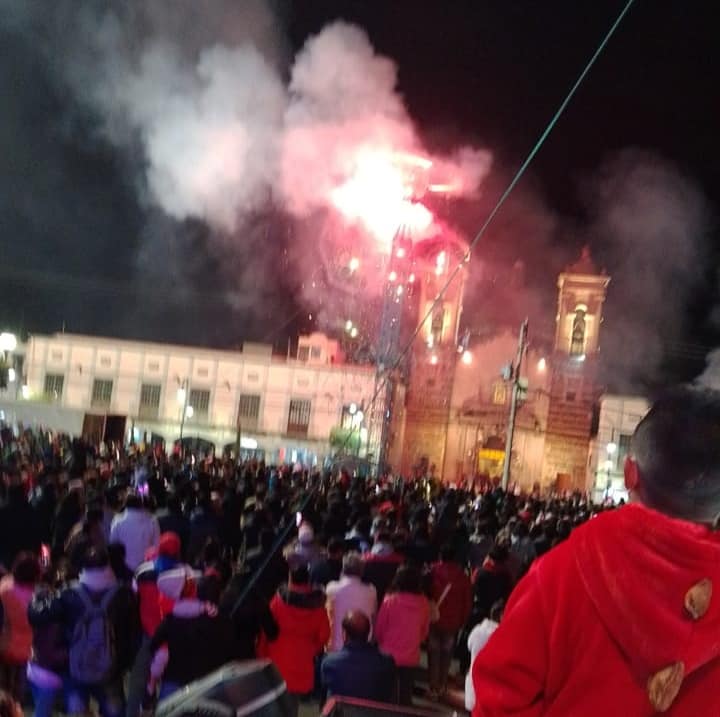 1673095305 627 Asi se vive la quema del tradicional castillo en honor