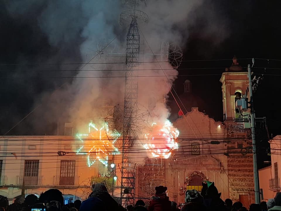 1673095305 672 Asi se vive la quema del tradicional castillo en honor