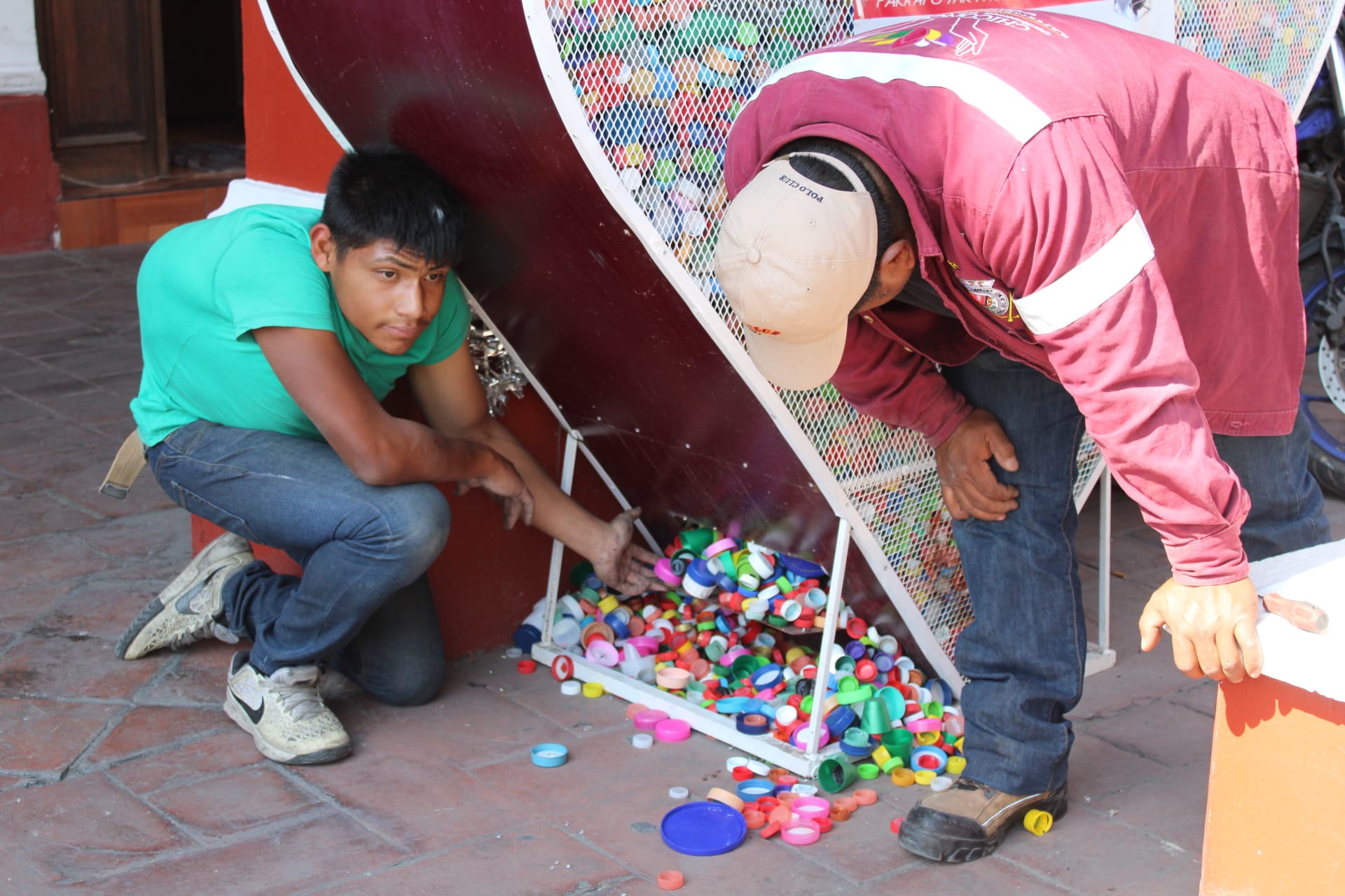 1673185310 498 LA COMUNIDAD CHICONCUAQUENSE SE SIGUE SUMANDO A LA RECOLECCION DE