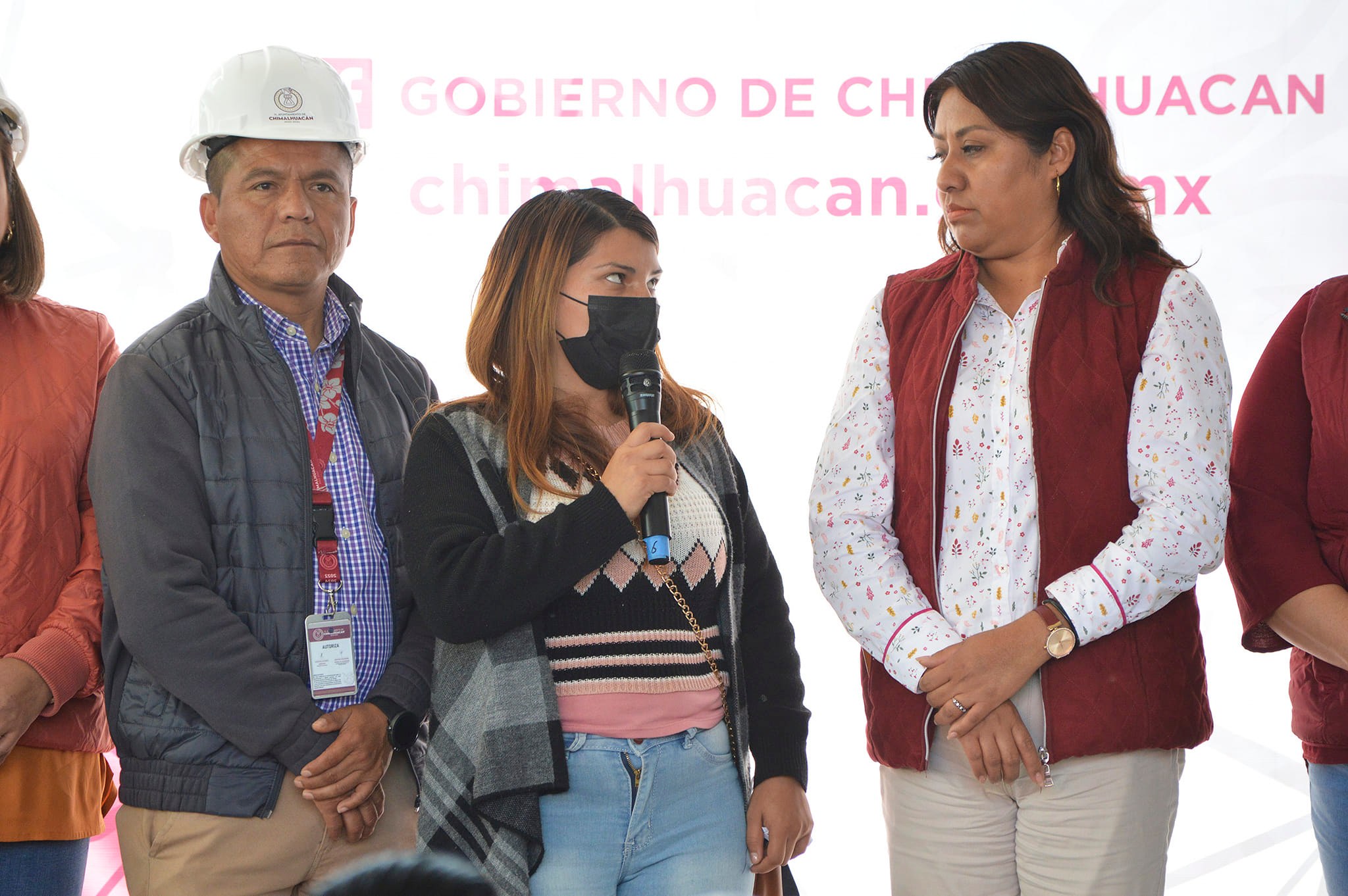 1673439584 332 XOCHITL FLORES JIMENEZ ENTREGA OBRAS DE DRENAJE Y PAVIMENTO EN