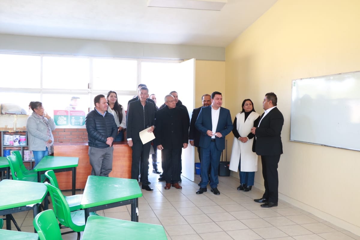 1673461052 859 El presidente municipal Miguel Angel Ramirez Ponce hizo entrega de