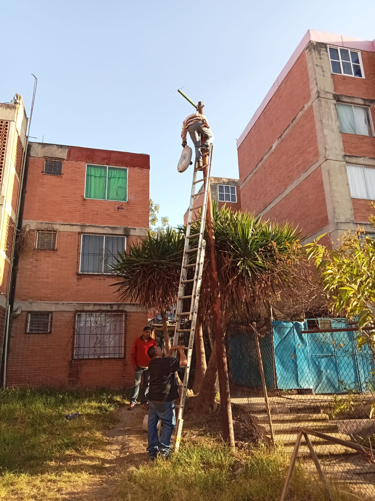 1673544633 893 Con el objetivo de mantener los espacios publicos iluminados cuadrillas