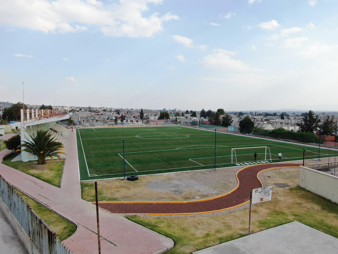 1673648512 179 Asi continuan las labores de rehabilitacion de la cancha de