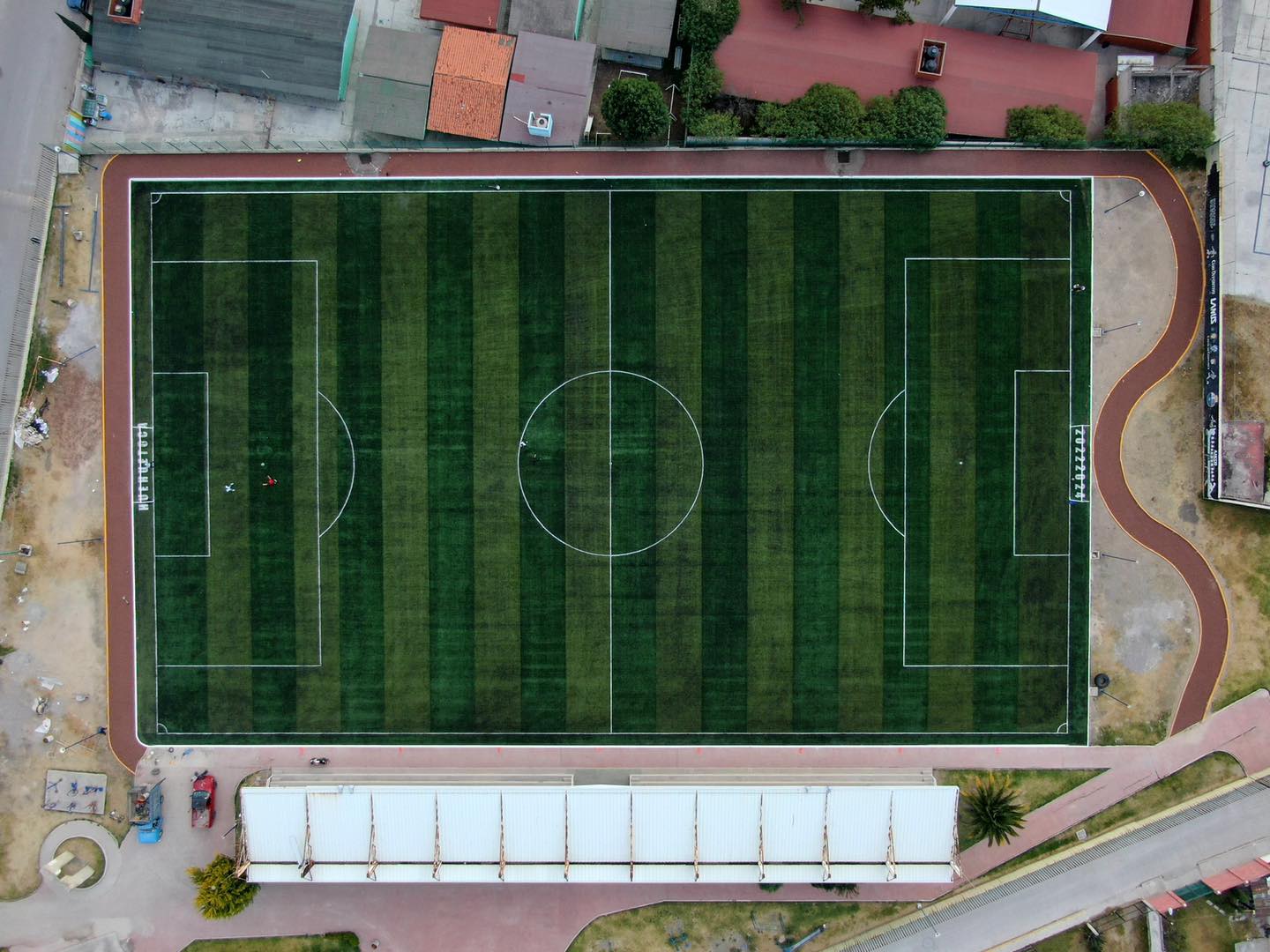 1673648512 290 Asi continuan las labores de rehabilitacion de la cancha de