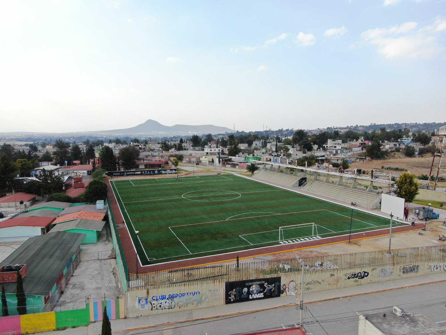 1673648513 549 Asi continuan las labores de rehabilitacion de la cancha de