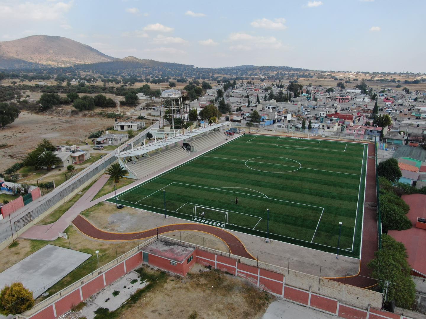 1673648525 Asi continuan las labores de rehabilitacion de la cancha de