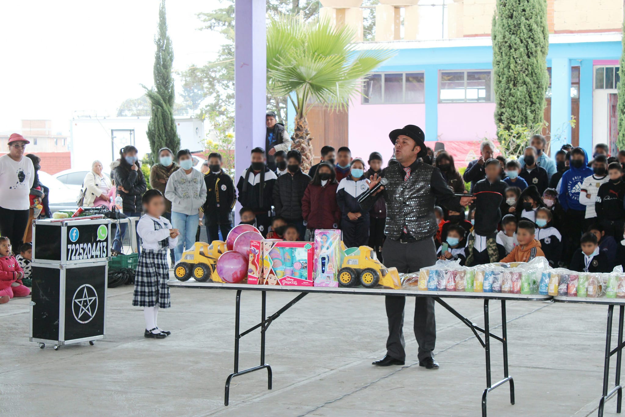 1673725984 918 Con juguetes rosca y payasos festejamos el Dia de Reyes