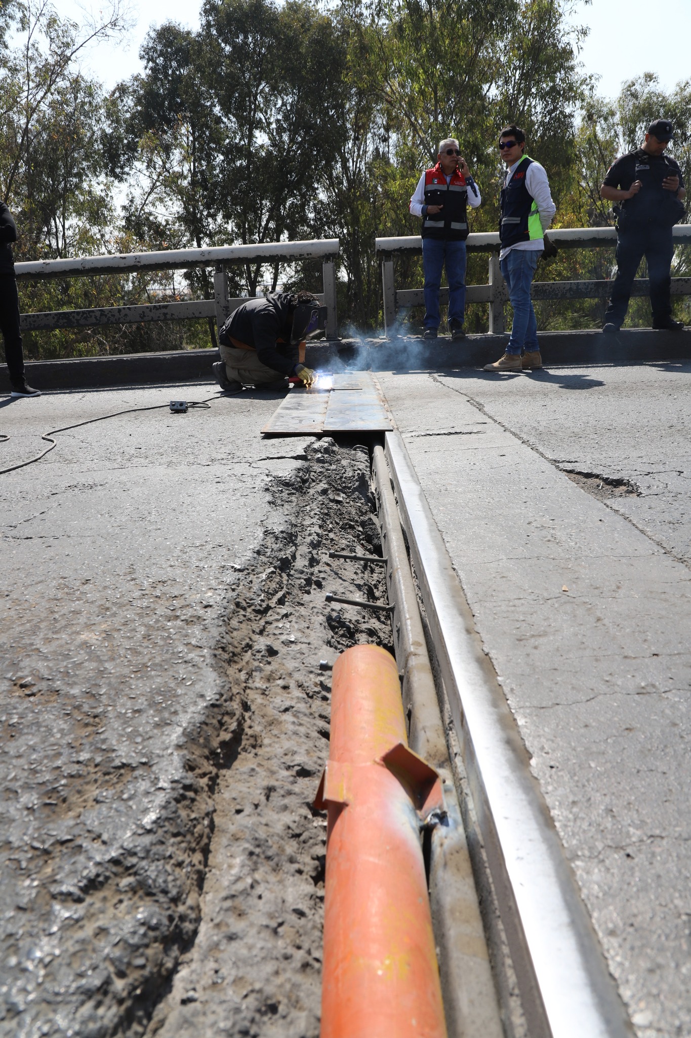 1673960913 568 Al dar inicio a los trabajos de mantenimiento del Puente