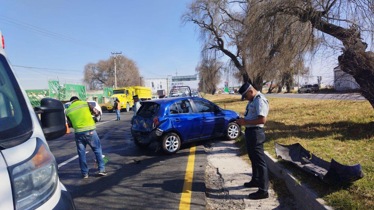 1673983078 Debido a un accidente la circulacion vial se ve afectada