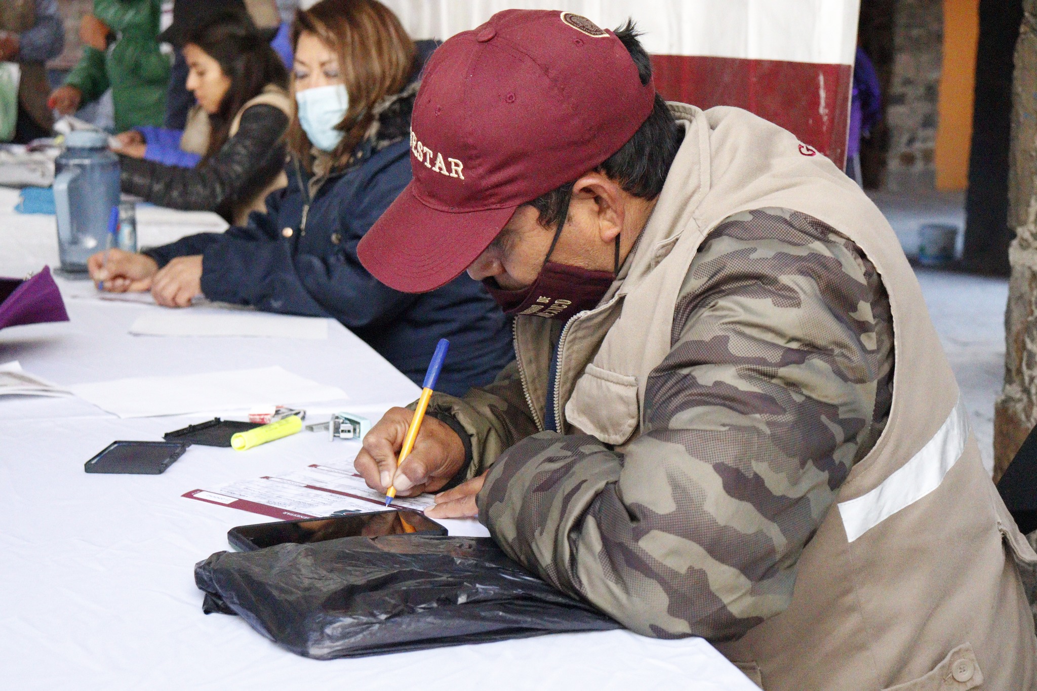 1674058909 880 ENTREGA DE APOYOS A ADULTOS MAYORES Y PERSONAS CON