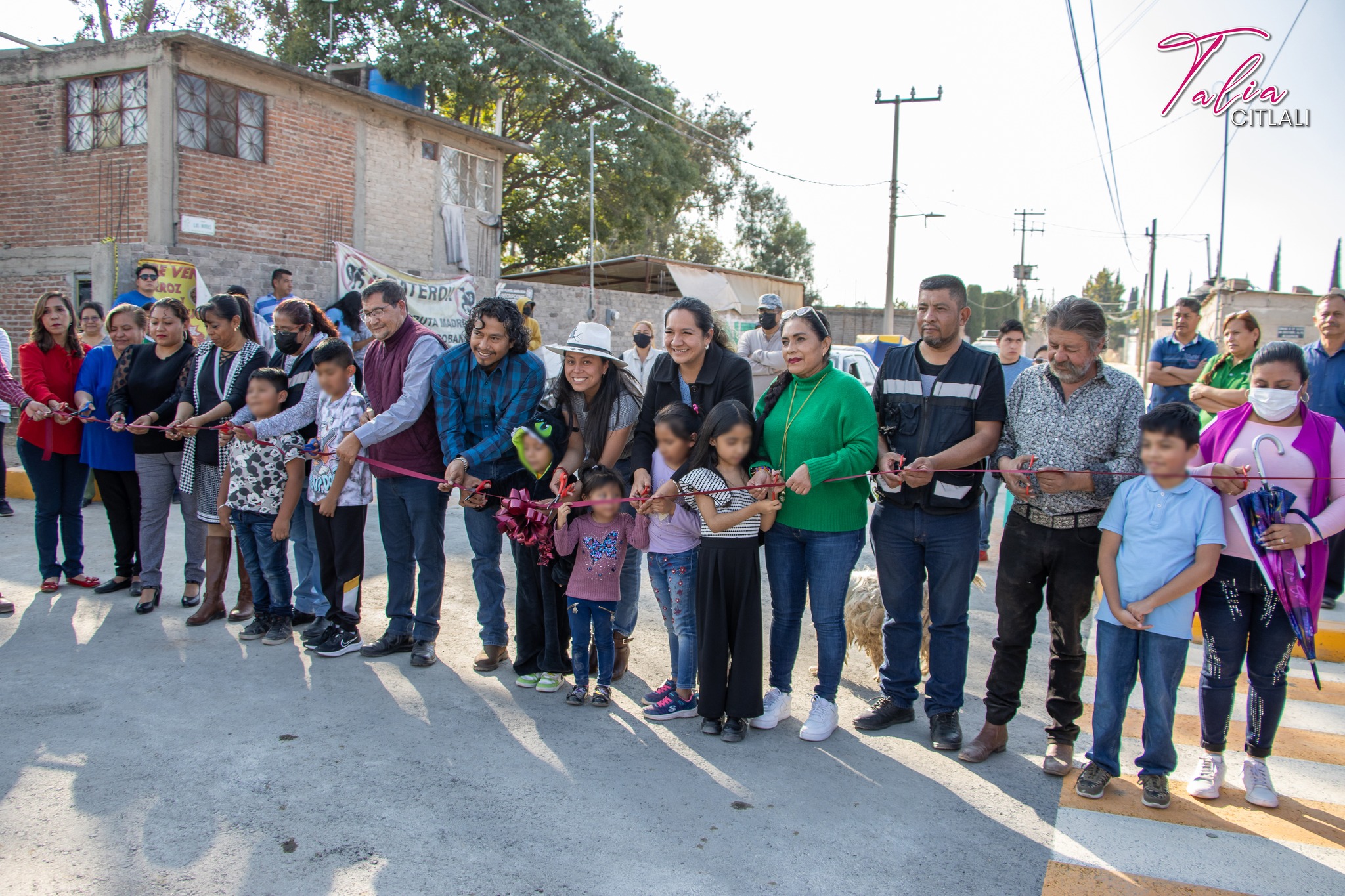 1674059498 11 Entrega de Obras Pavimentacion con concreto asfaltico de la calle