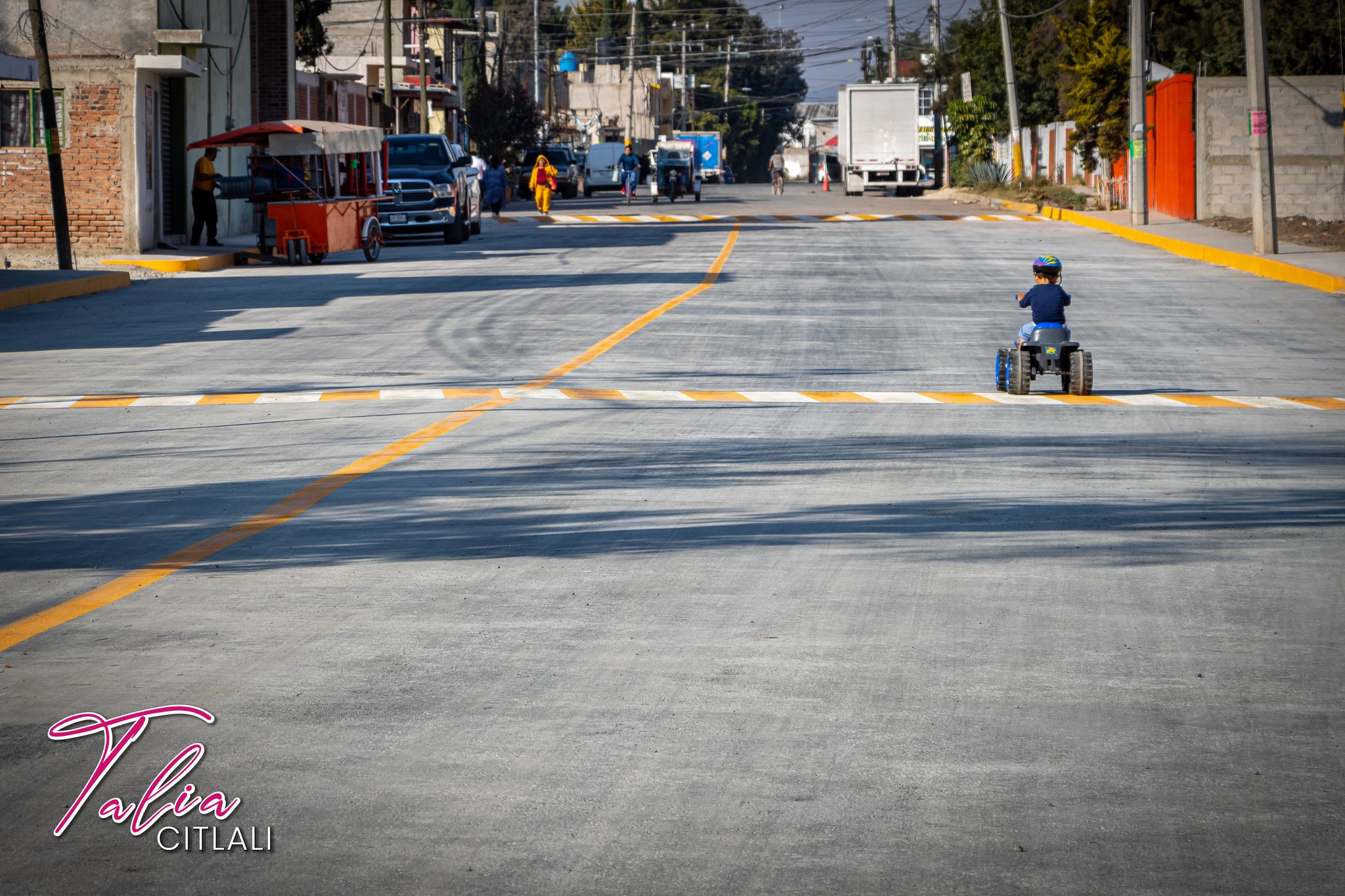 1674059498 800 Entrega de Obras Pavimentacion con concreto asfaltico de la calle