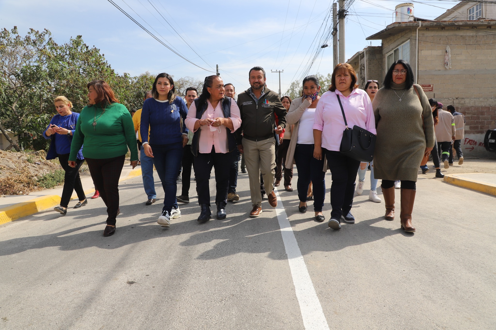 1674171903 329 Al entregar la pavimentacion de la calle Francisco Sarabia y