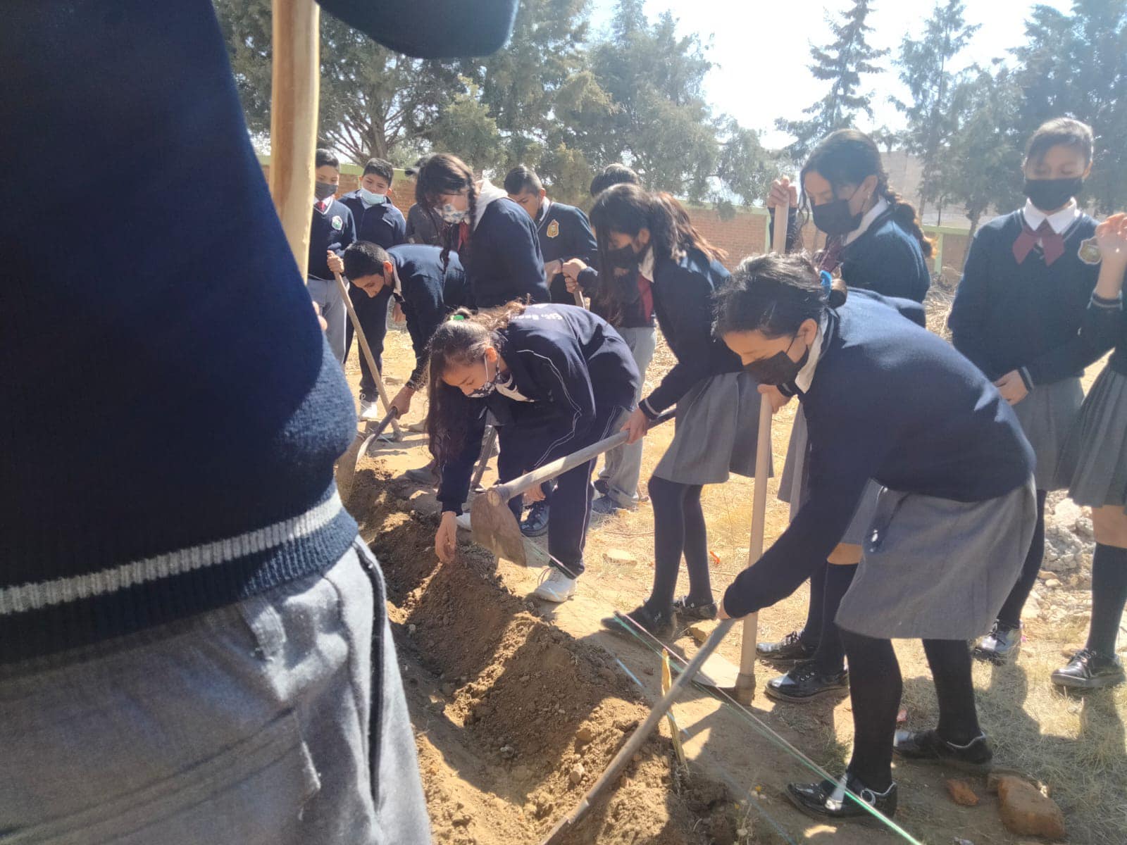 1674311480 100 Impartimos el taller ambiental Huertos Escolares en la Escuela Secundaria