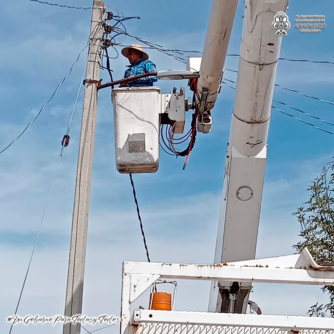 1674337847 919 Continuan los trabajos de la Coordinacion de AlumbradoPublico del H