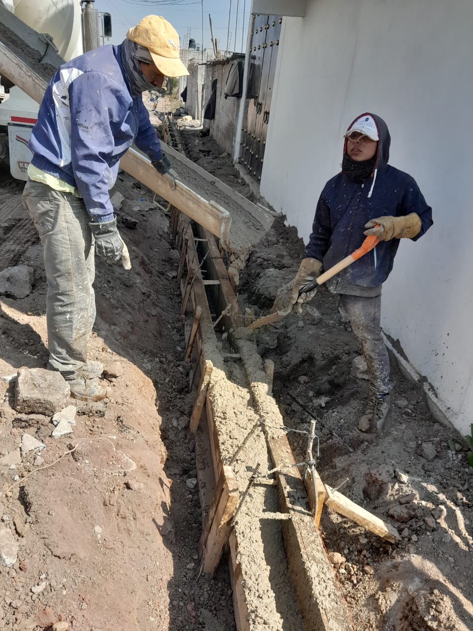 1674341337 962 ¡¡¡CONSTRUCCION DE GUARNICIONES Y BANQUETAS EN PRADOS DE SAN FRANCISCO