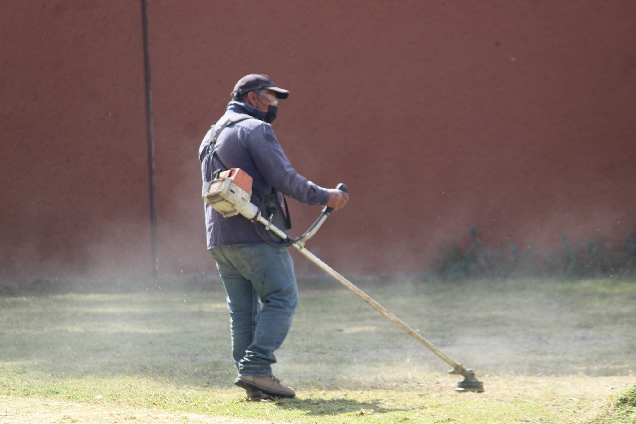 1674400059 545 ¡¡¡LIMPIEZA DE AREAS VERDES EN EL CENTRO DE ATENCION MULTIPLE