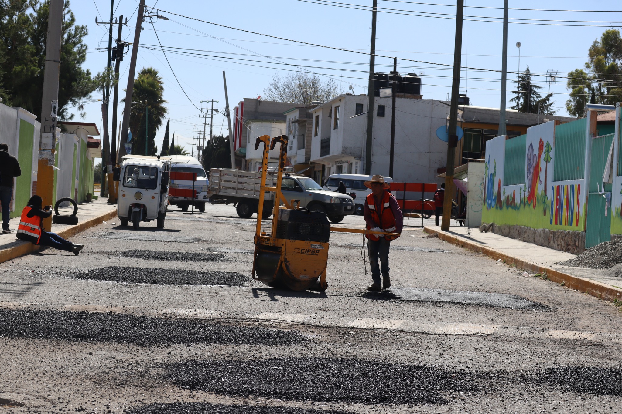 1674516918 851 Nuestros companeros de ObrasPublicas se encuentran trabajando este Lunes en