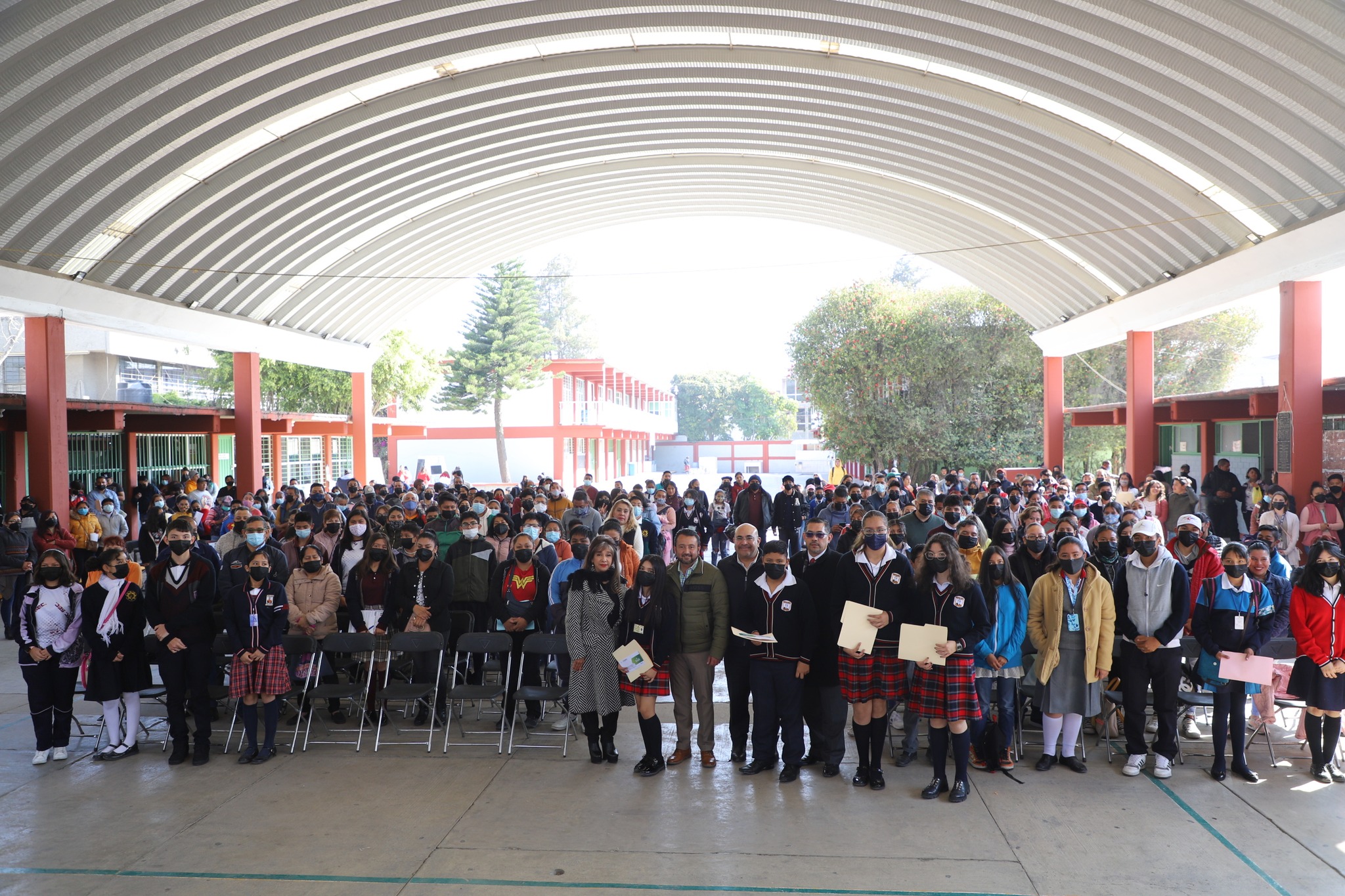 1674569688 529 Durante la entrega del programa Becas Familias Fuertes por la