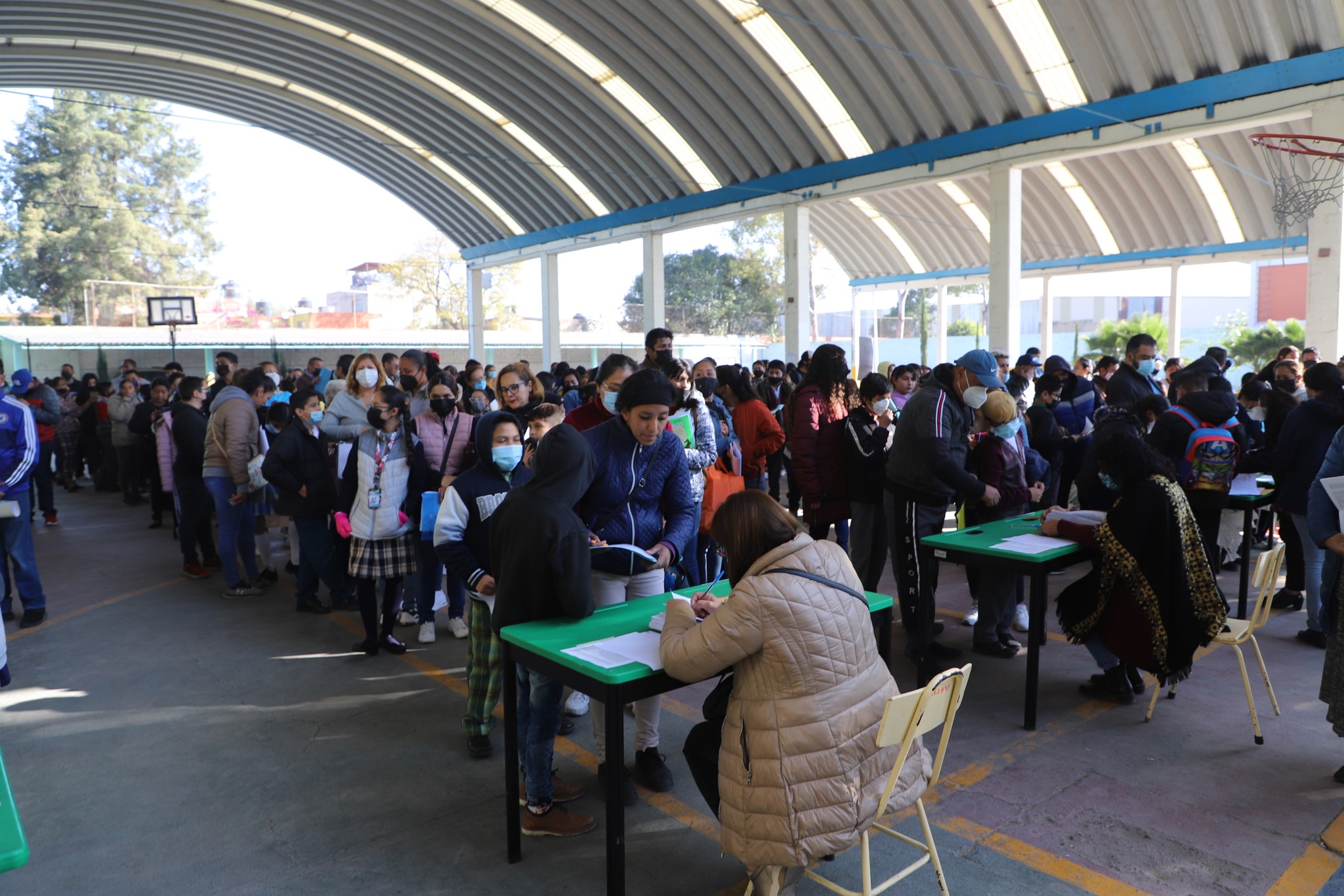 1674569688 756 Durante la entrega del programa Becas Familias Fuertes por la