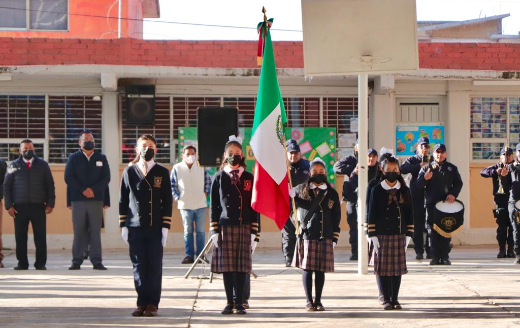 1674586175 57 Las ninas y los ninos de la escuela primaria Lic