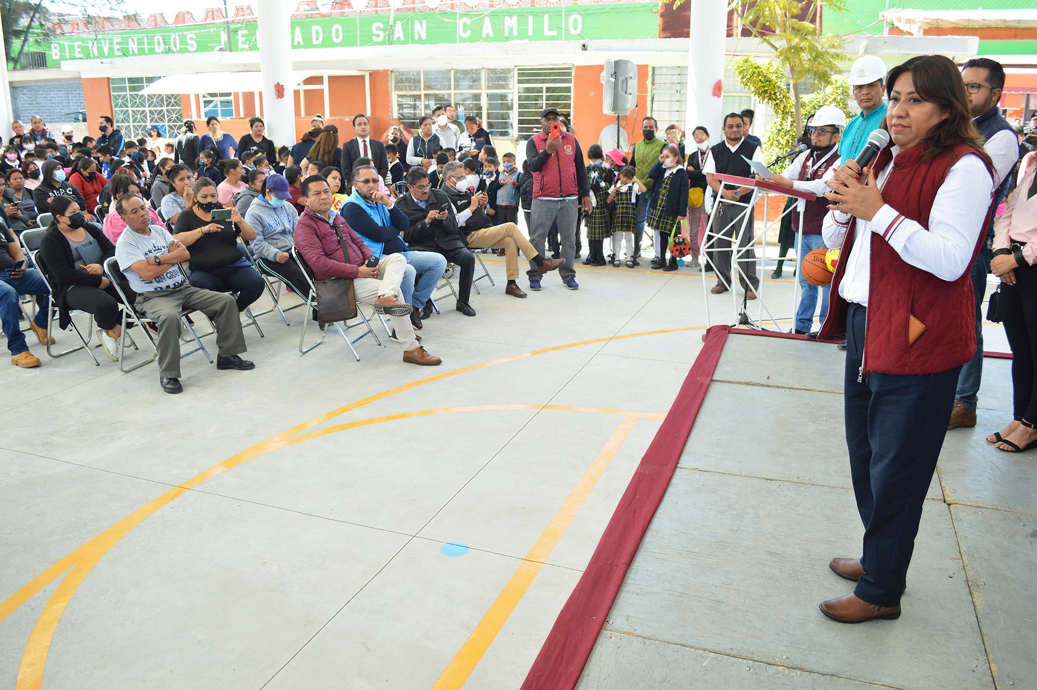 1674601709 122 XOCHITL FLORES ENTREGA OBRAS EN ESCUELAS QUE HABIAN SIDO OLVIDADAS