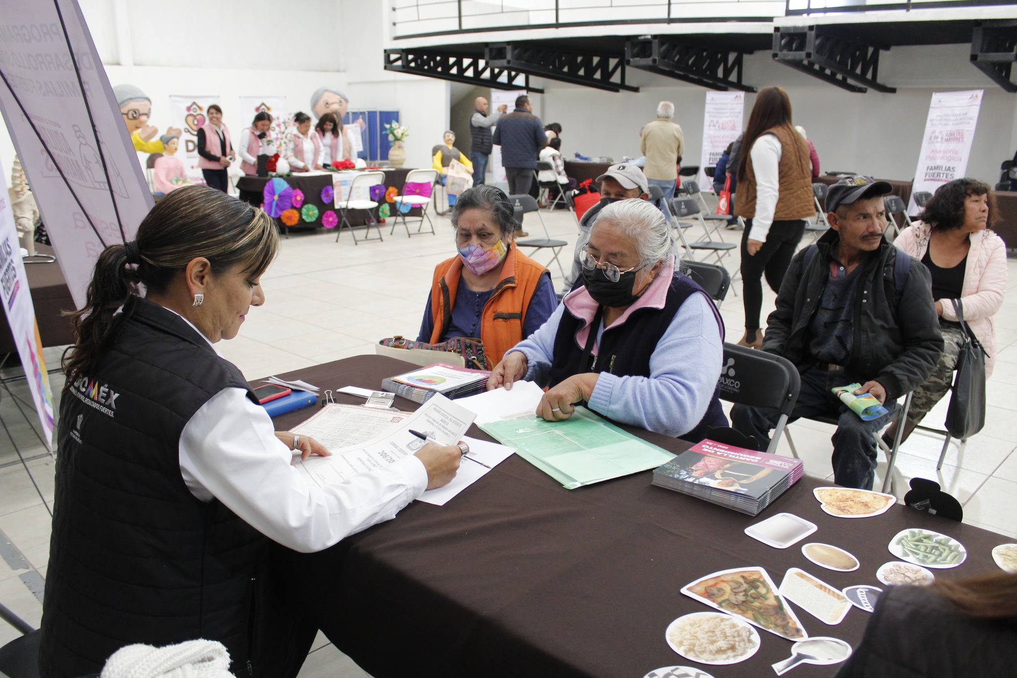 1674602623 891 DECENAS DE ADULTOS MAYORS PARTICIPARON EN LA BRIGADA MULTIDISCIPLINARIA