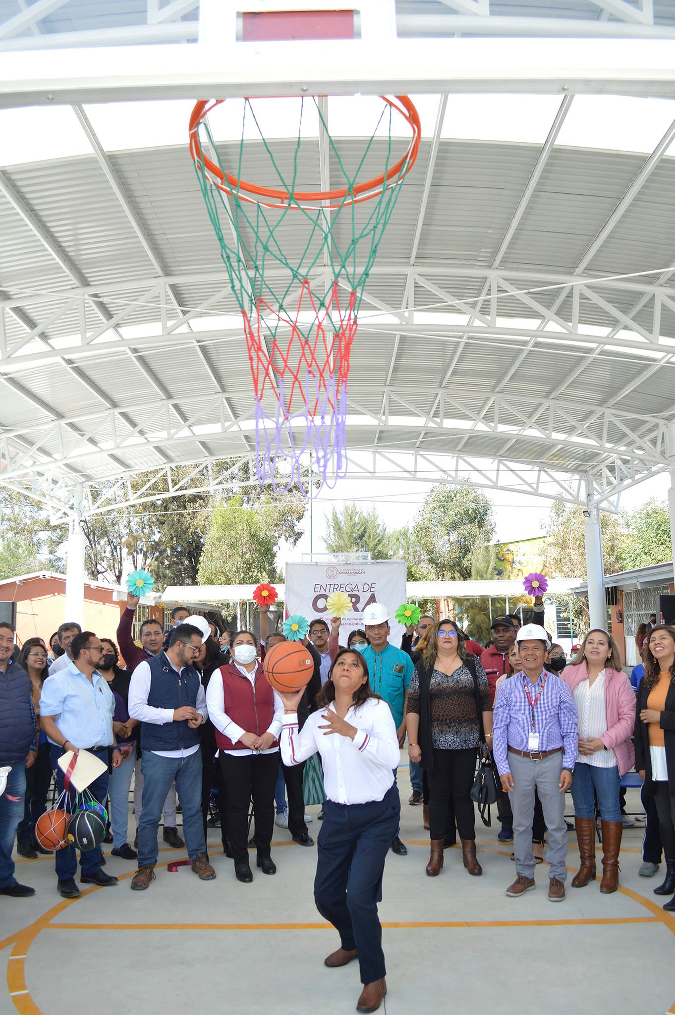 1674652128 544 XOCHITL FLORES ENTREGA ARCOTECHO EN PRIMARIA NEZAHUALCOYOTL DE BARRIO PLATEROS