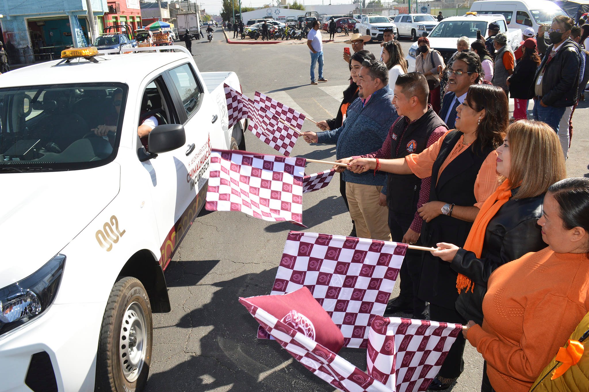 1674682789 649 XOCHITL FLORES ENTREGA PARQUE VEHICULAR PARA FORTALECER LA SEGURIDAD