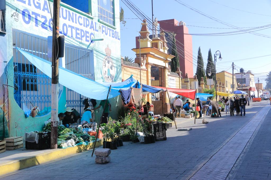 1674759839 72 Los participantes del Mercado del Trueque te invitan a consumir