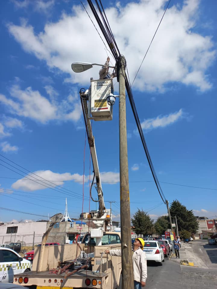 1674835012 100 El dia hoy nuestro equipo dio mantenimiento y reubico luminarias