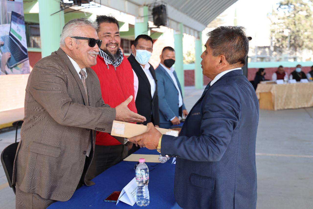 1675102729 188 Entrega de laptops a escuelas de educacion basica