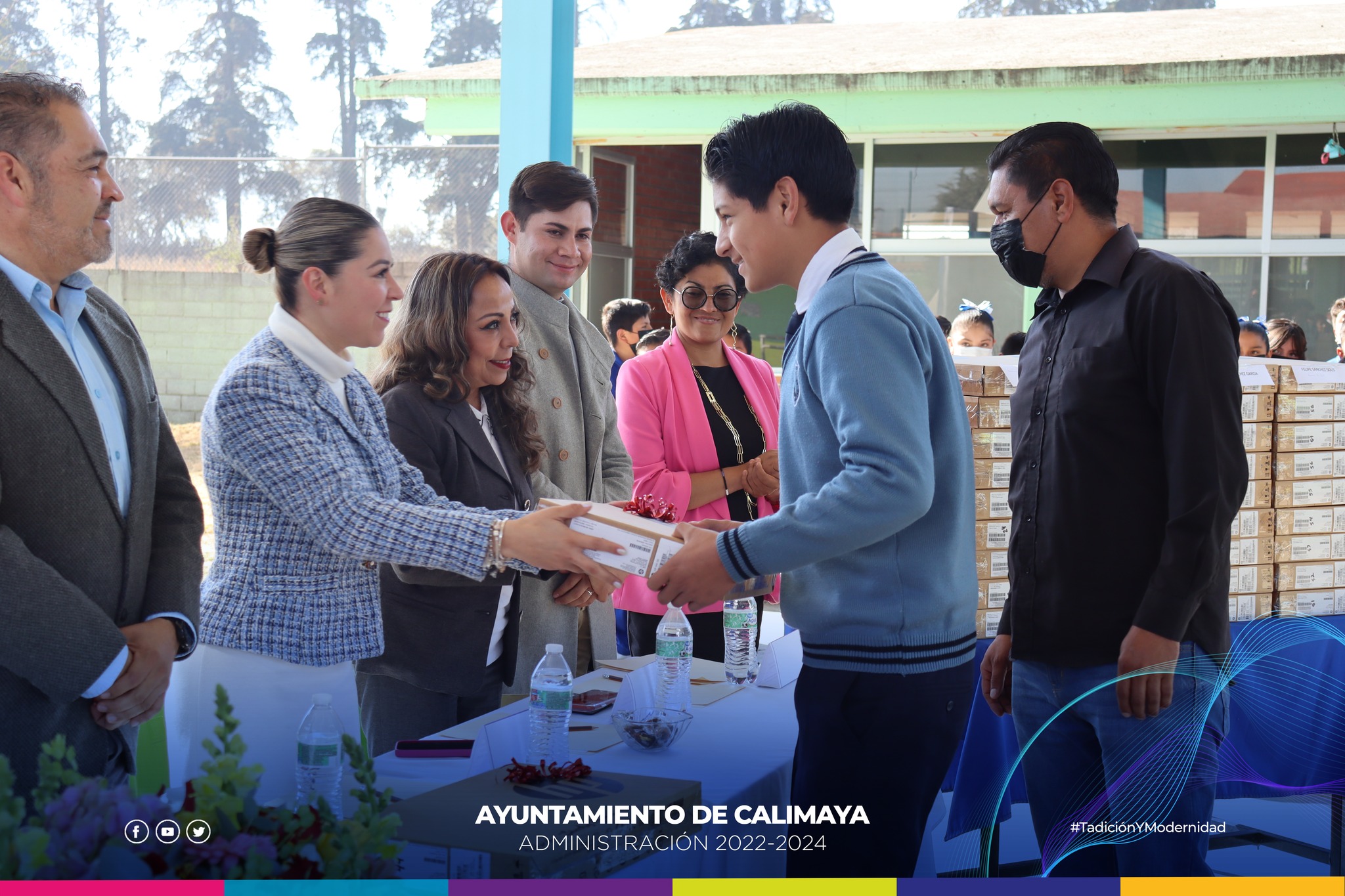 1675103487 972 Arrancamos la semana con la Entrega de Laptops a Escuelas