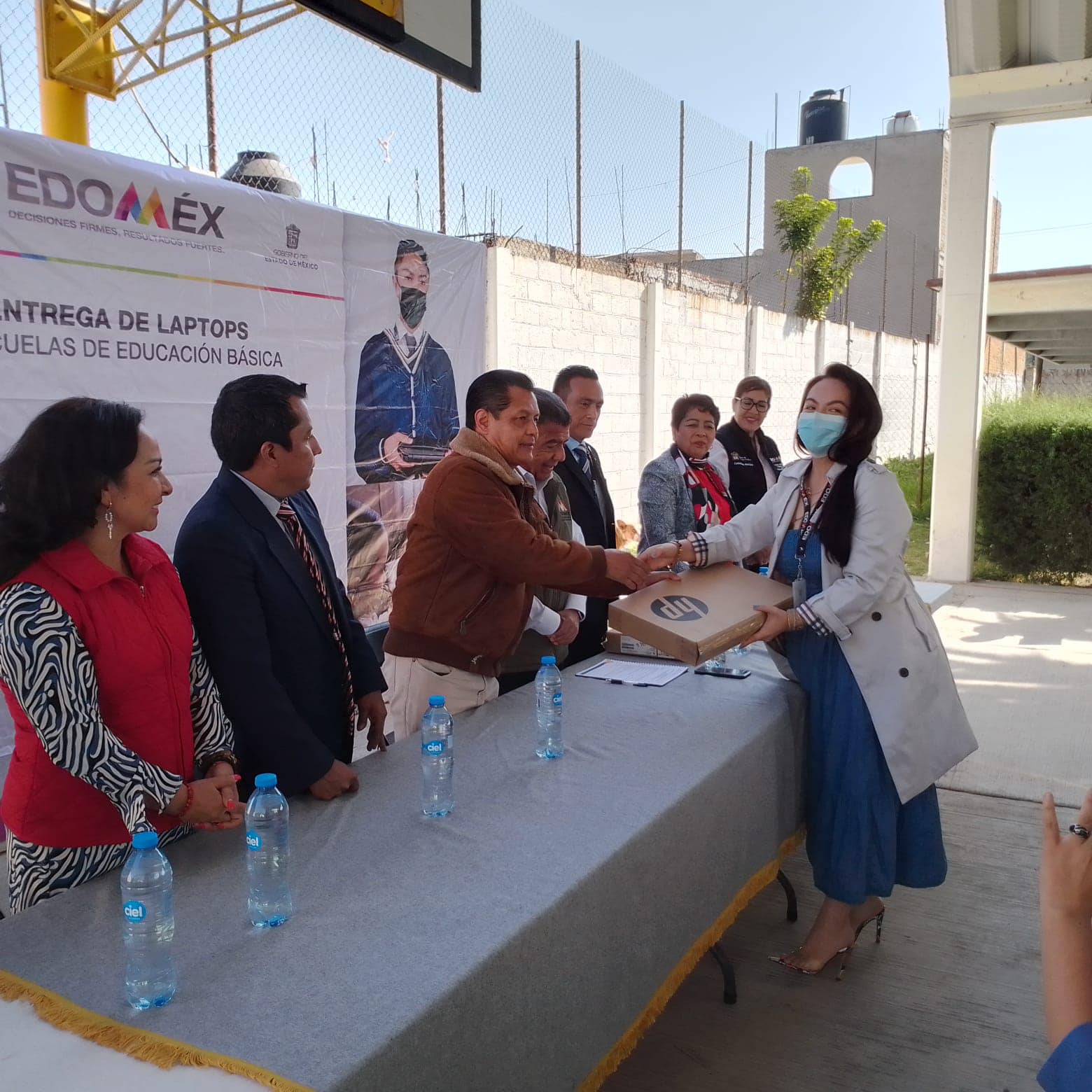 1675108557 850 Entrega de equipo de computo a escuelas