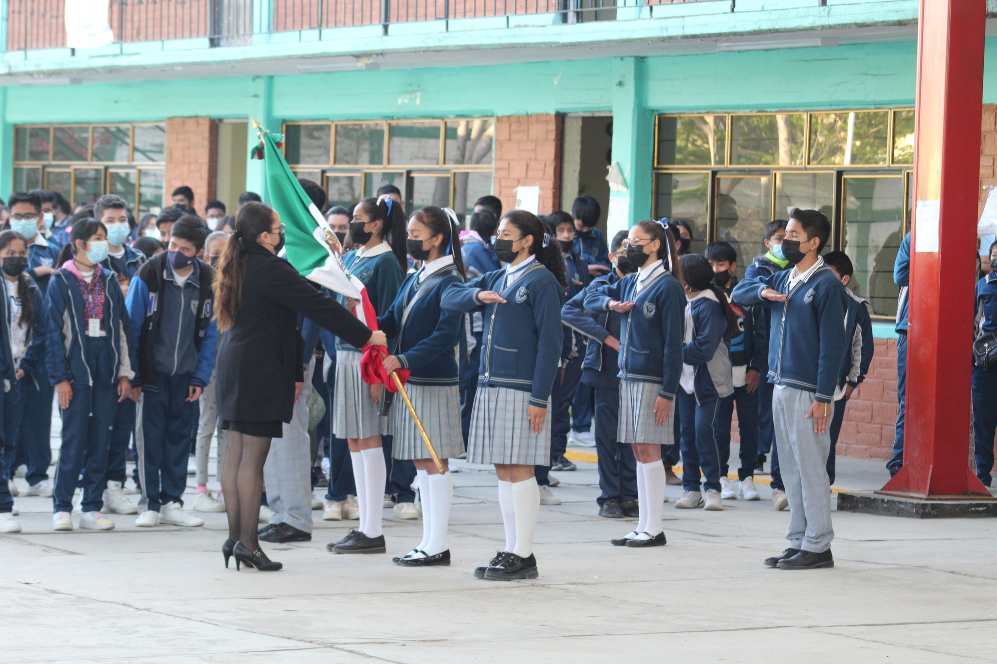 1675109884 186 Se llevo a cabo honores a la Bandera en la